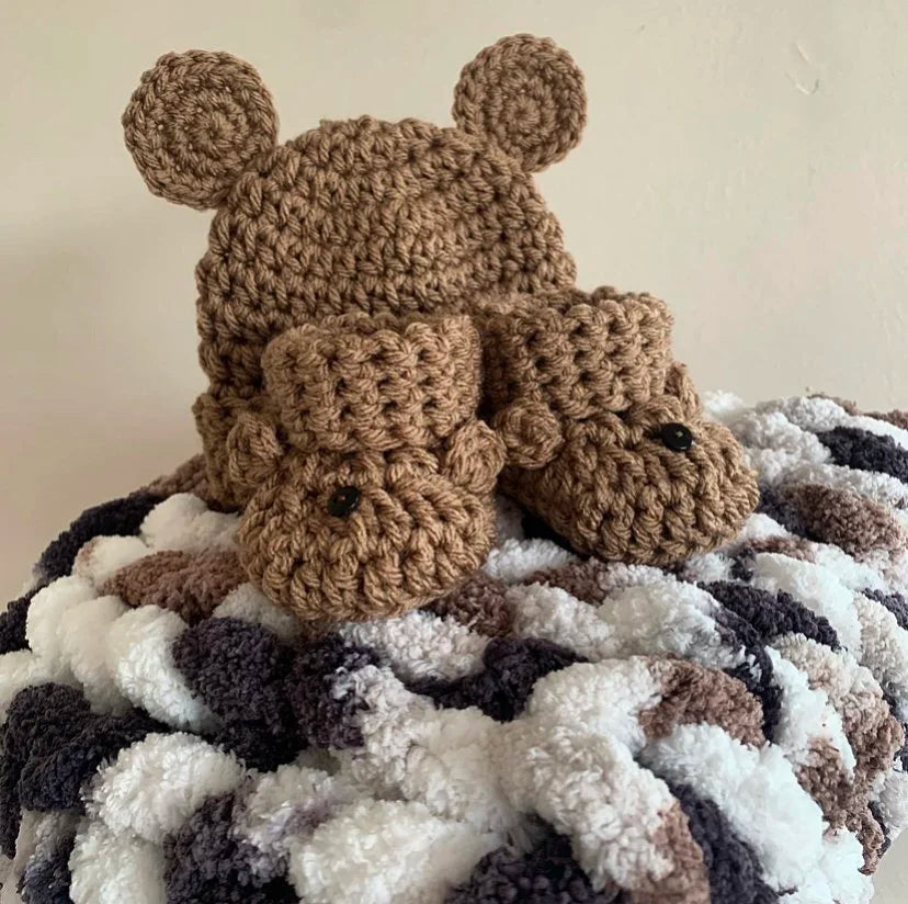 Super Chunky Hand-Knitted Baby Blanket (Chocolate Chip)