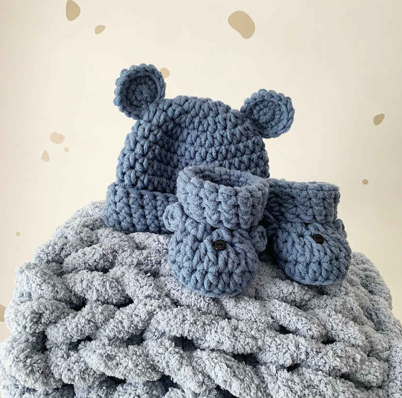 *PRE-ORDER* Super Chunky Hand-Knitted Baby Blanket (Cornflower)