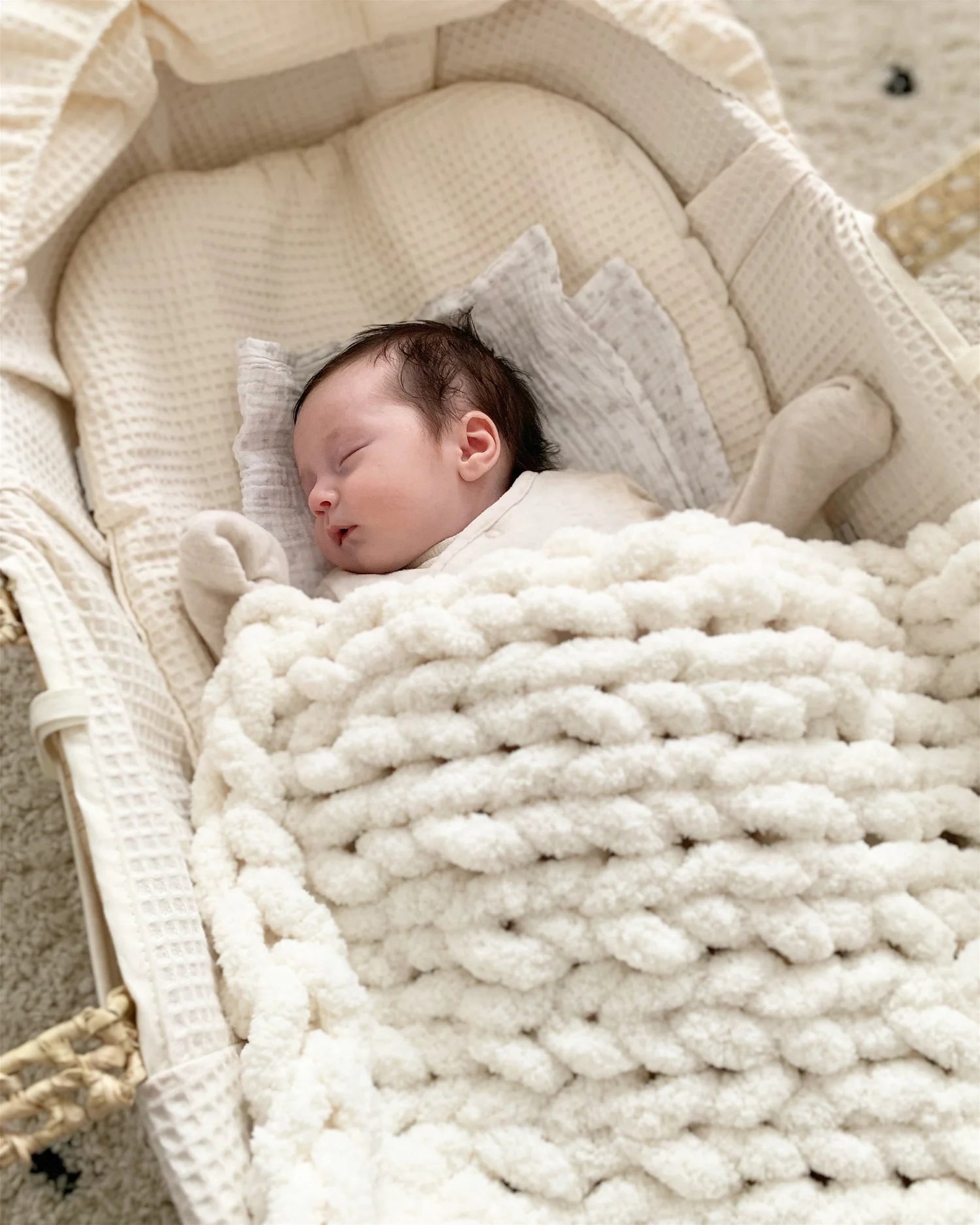 Super Chunky Hand-Knitted Baby Blanket (Cream)