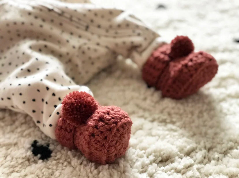 Pom-Pom Hat & Bootie Set (Mulberry)