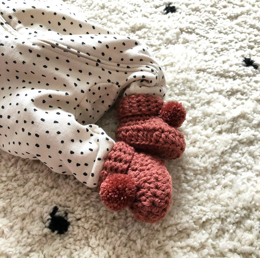 Pom-Pom Hat & Bootie Set (Mulberry)