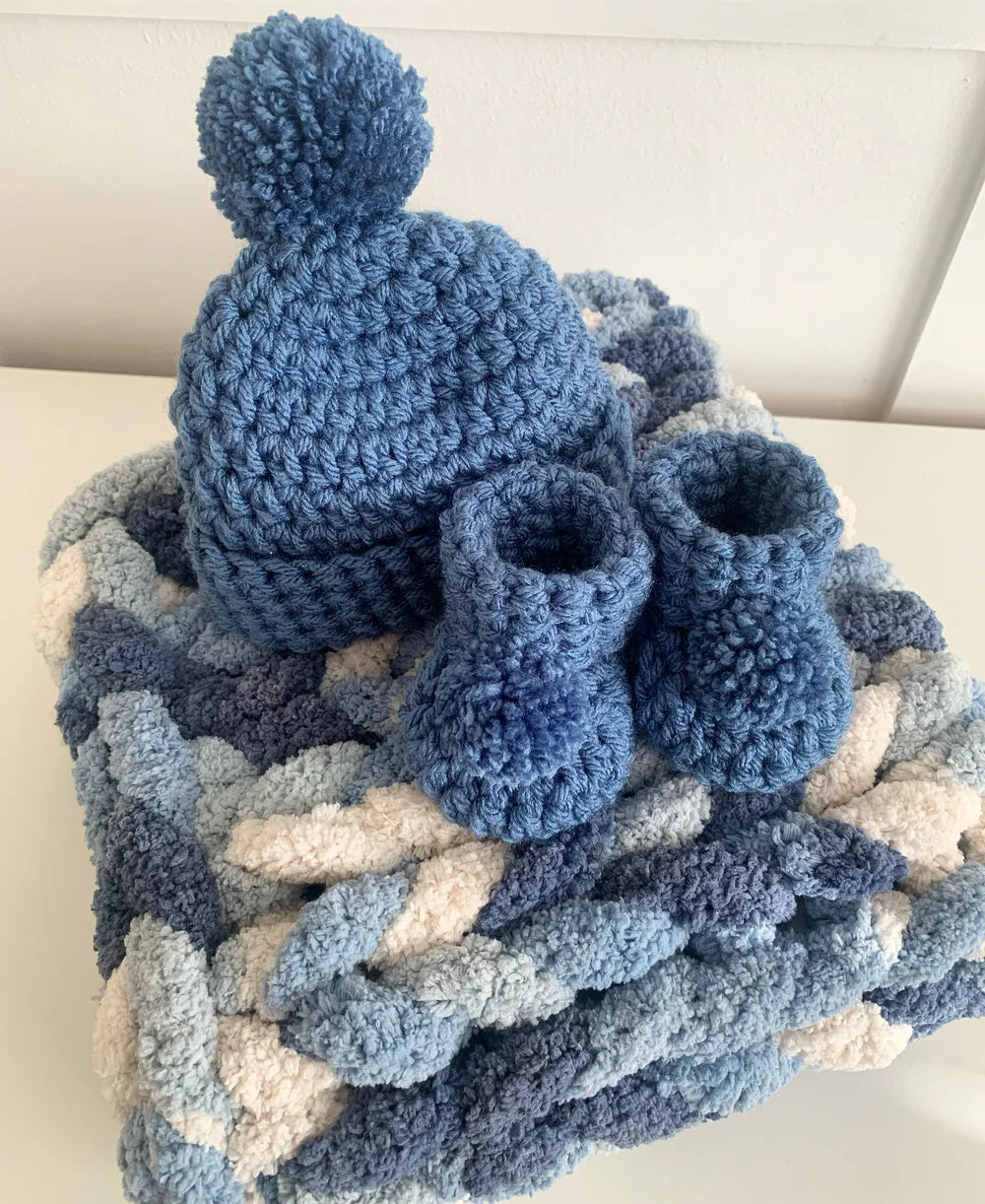 Super Chunky Hand-Knitted Baby Blanket (Ocean)