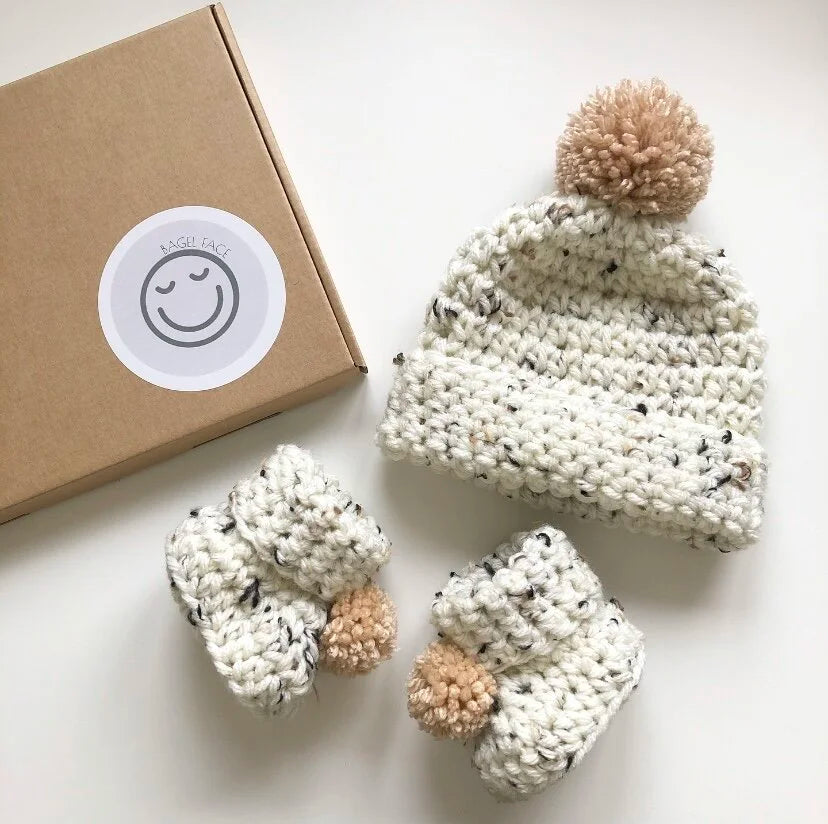 Pom-Pom Hat & Bootie Set (Oatmeal Speckle)
