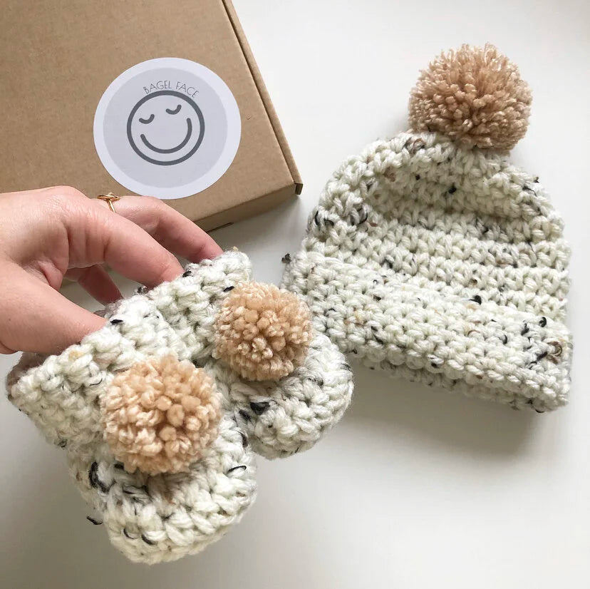 Pom-Pom Hat & Bootie Set (Oatmeal Speckle)