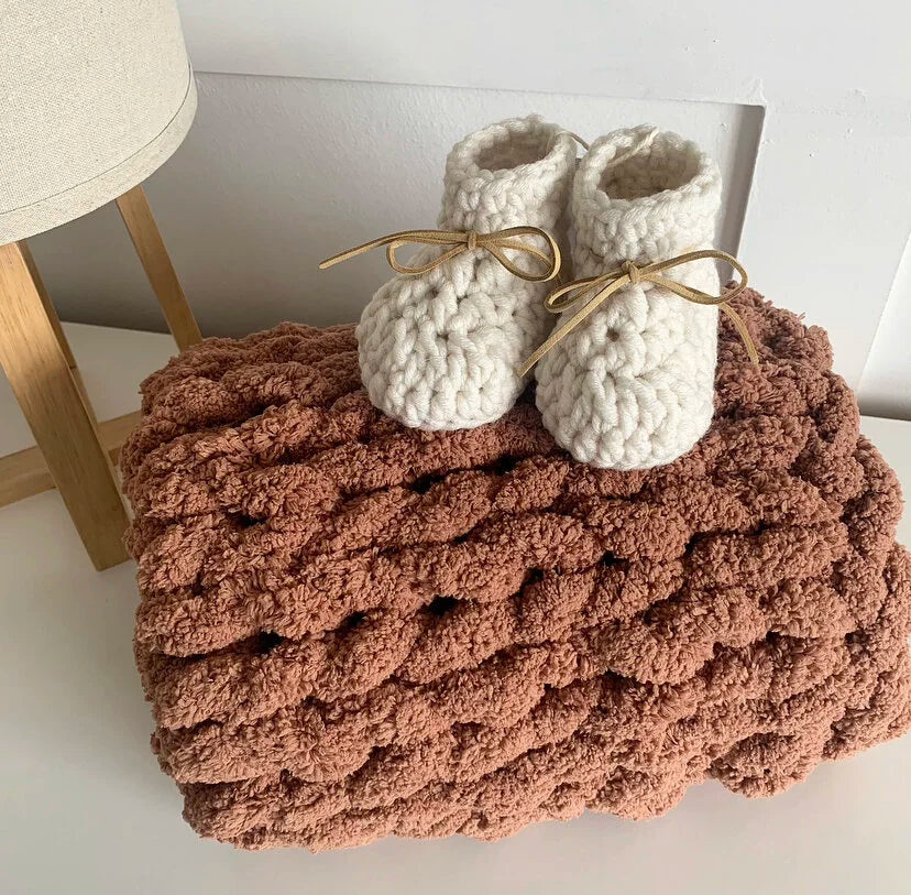 Super Chunky Hand-Knitted Baby Blanket (Teddy)